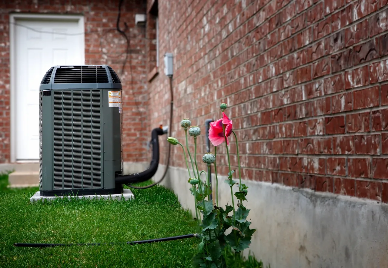 residential_AC_compressor Outside view of a residential condensing unit.